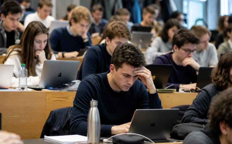  Wirtschaft ist das neue Krisenstudium: Warum Schweizer Absolventen plötzlich keinen Job mehr finden